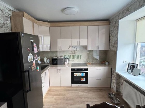 Продам затишну 2- кімнатну квартиру з меблями та технікою у новому буд Каменец-Подольский