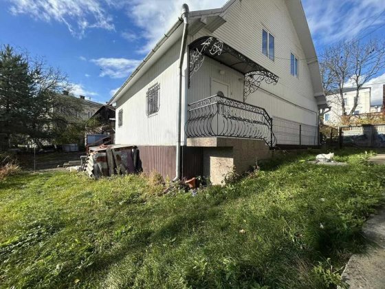 3кімнатна в півособняку біля 1 школи Коломыя