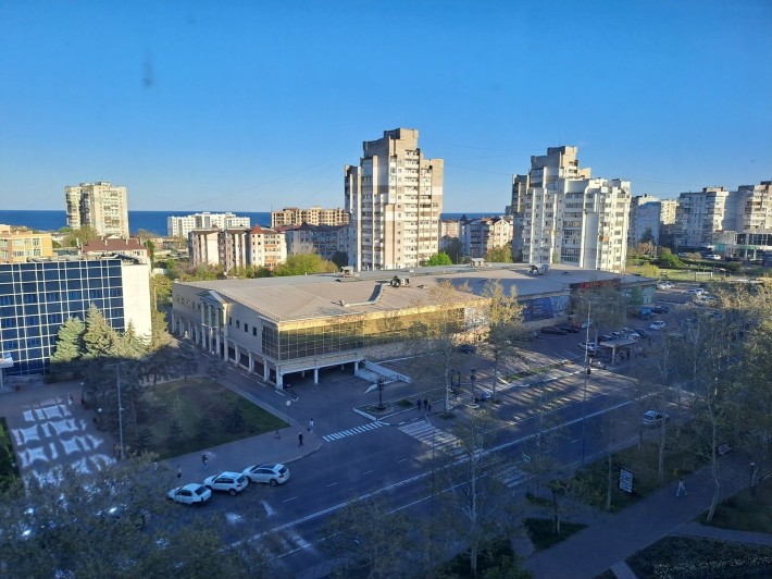 Трехкомнатная в центре, вид моря - фото 1