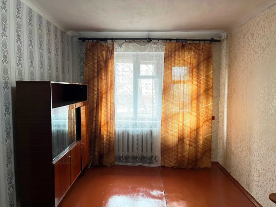 Продам 1 к. квартиру, в центрі міста,вул.Лазаревського,21 Конотоп