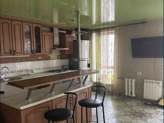 Продается просторная и светлая квартира в самом центре Черноморска Черноморск