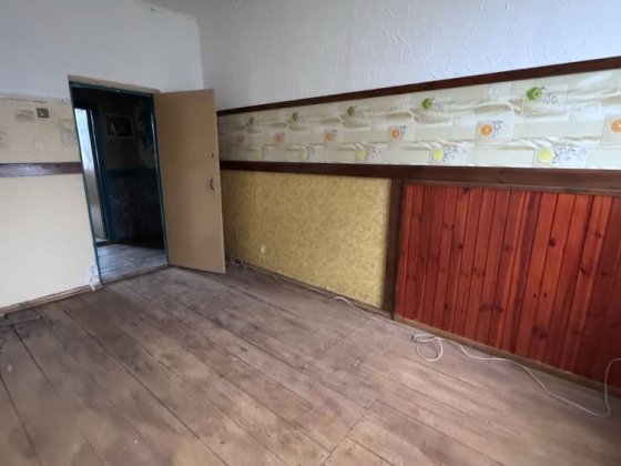 Продається трикімнатна квартира р-н. Фарзавод Коростень