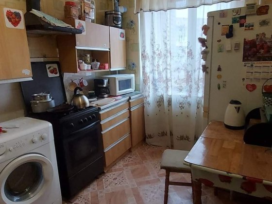 Продається 4 кімнатна квартира р-н Київська Коростень