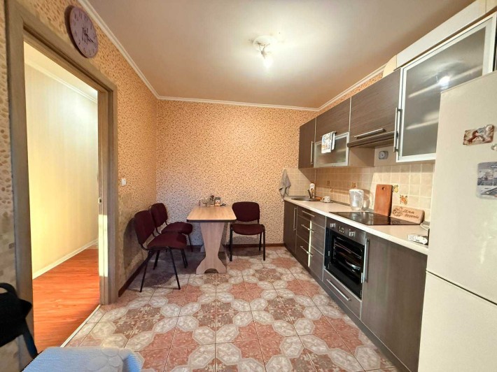 Поступила в продажу 2 комнатная на низком этаже в новострое - фото 1