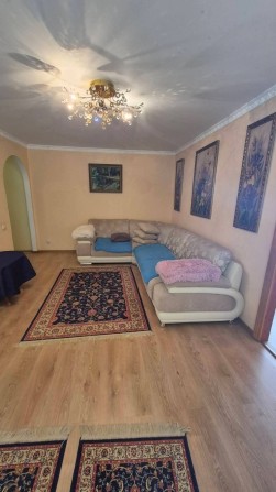 Продам 2-х кімнатну квартиру з ремонтом,з меблями та технікою - фото 1