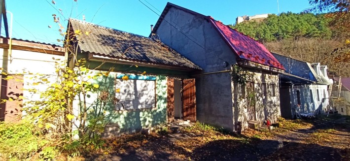 Центр. Перший поверх. Продам квартиру в приватному будинку. - фото 1