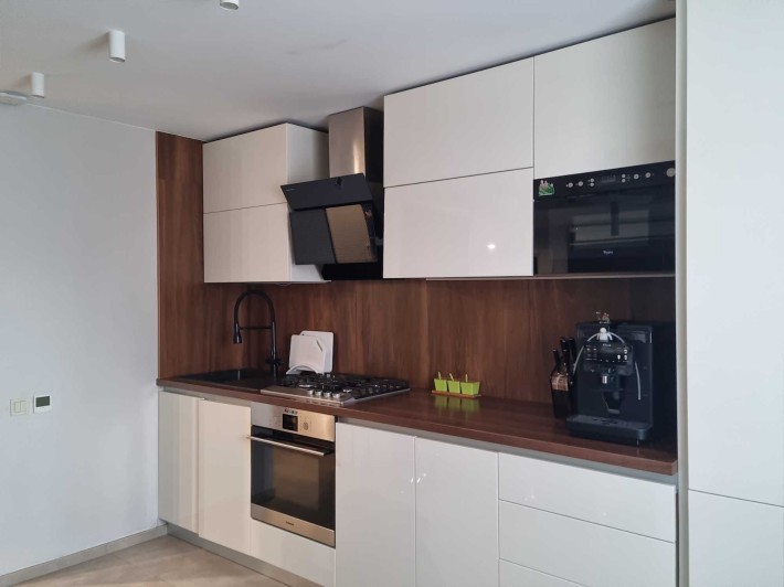 Терміново продам стильну 3-и кімнатну квартиру з євроремонтом - фото 1