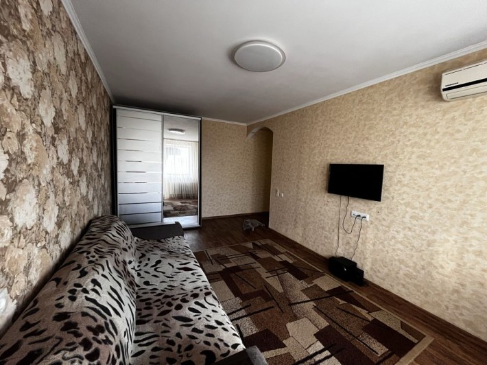 Продам 2-кімнатну квартиру з меблями та технікою - фото 1