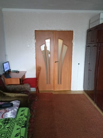 Продам двухкомнатную квартиру. 4/9. Район креста. - фото 1