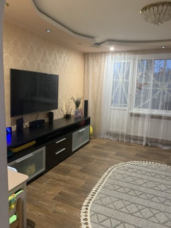 Продам трехкомнатную квартиру - фото 1