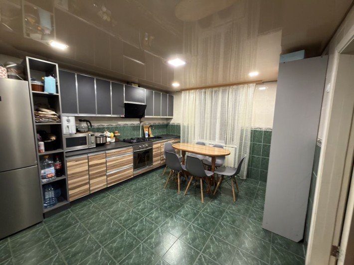 Трикімнатна квартира в центрі - фото 1