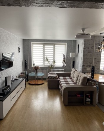 3-х комнатная квартира 9-этажного дома 4 микрорайон Лозовая Студия - фото 1