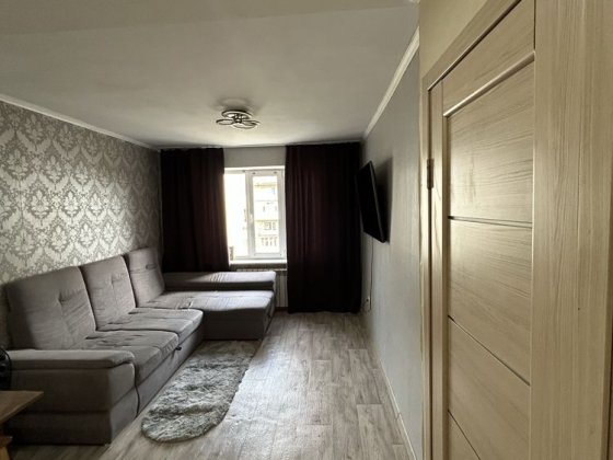 Продам 2-ух комнатную квартиру Лозова