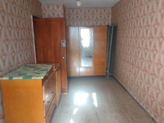 Продам квартиру: 2-х комнатная на 2-м этаже, 1-район, без долгов Лозова