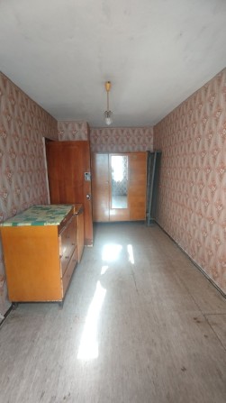 Продам квартиру: 2-х комнатная на 2-м этаже, 1-район, без долгов - фото 1