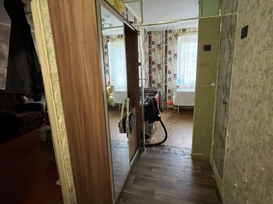 Продам  1 комн квартиру 4/41 Лозова