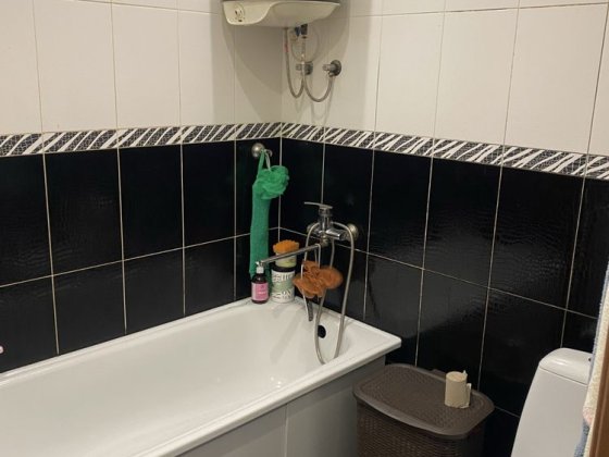 Продам 2-х кім.кв з ремонтом і меблями на 1-му районі Лозова