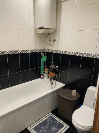 Продам 2-х кім.кв з ремонтом і меблями на 1-му районі - фото 1