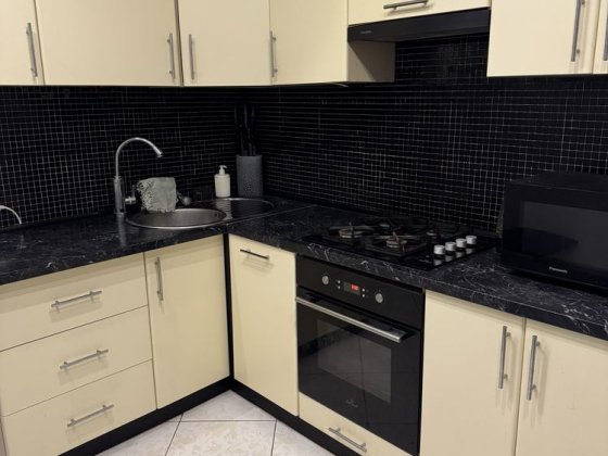 Продам 4-х кімнатну квартиру від власника Лозова