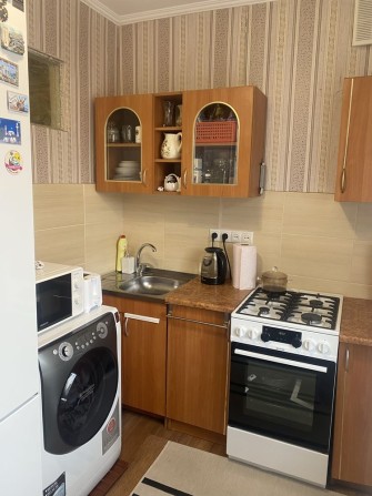 Продам 1-кім.кв з ремонтом та меблями на 3- м районі. - фото 1