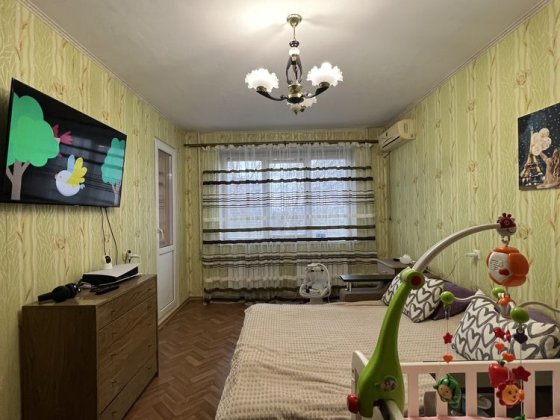 Продам 3-кімнатну квартиру Лозовая