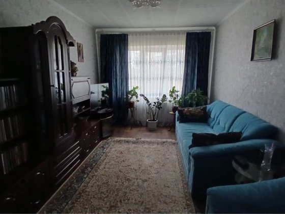 продам  2х  кімнатну квартиру Лозовая