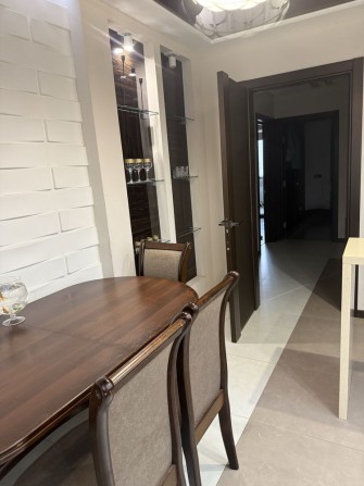 Продам 4-х комнатную квартиру с мебелью и техникой - фото 1