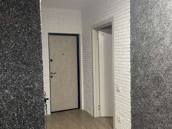 Продам 1 кім.кв .з капремонтом на 4м м-ні Лозова