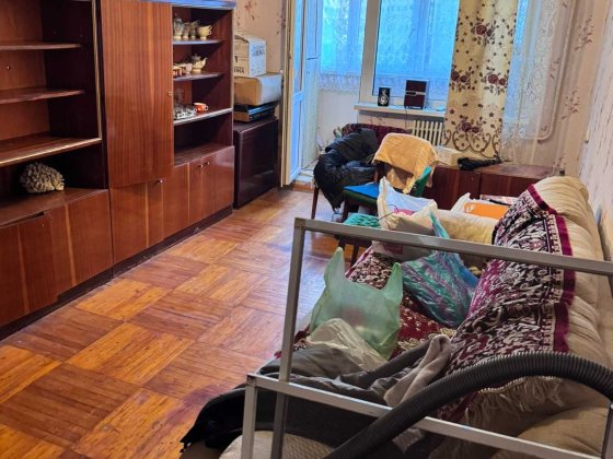 продаж  квартири Лозова