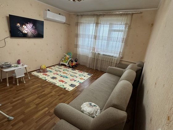 Продам трехкомнатную квартиру в центре города Лозовая Лозовая