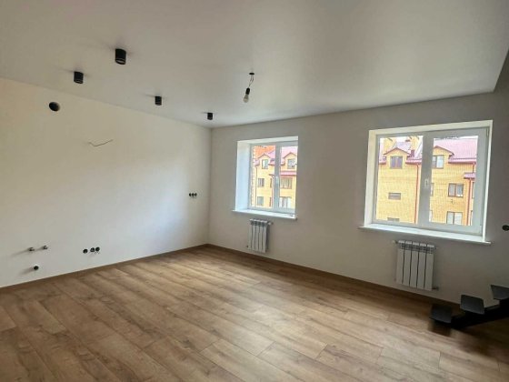 Продаж  просторої  3-кімнатної квартири з ремонтом у  Нетішині Нетешин