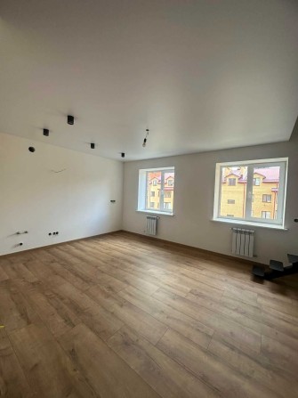 Продаж  просторої  3-кімнатної квартири з ремонтом у  Нетішині - фото 1