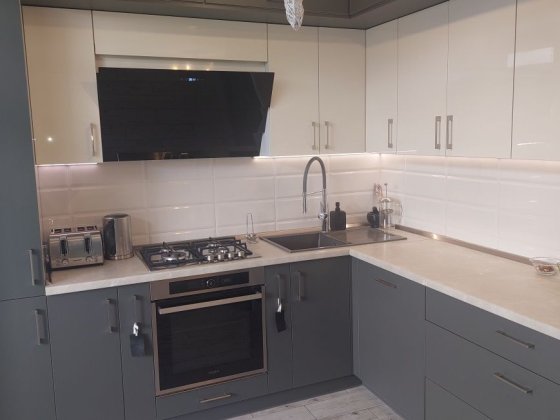 Продається три кімнатна квартира в кірпічному будинку Мукачеве