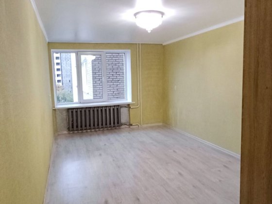 Однокімнатна квартира в гуртожитку Нововолынск