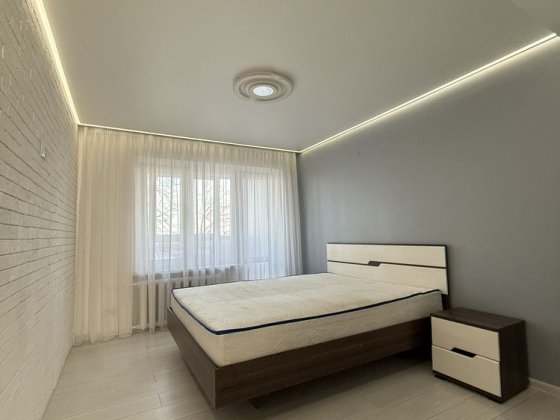 Трехкомнатная «чешка» с видом на реку в центре г. Самар Самар