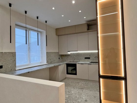 Продається сучасна трикімнатна квартира Мукачево