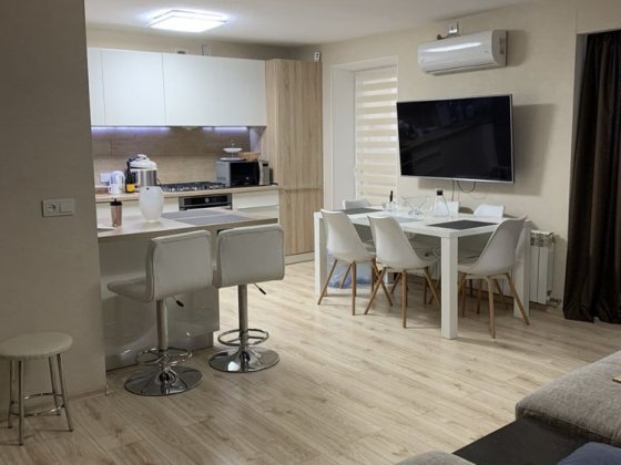 Продаж 4-кімнатної квартири з ремонтом,технікою та меблями Самар