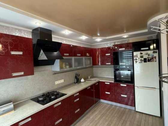 Продам 4 комнатную квартиру в центре Самар