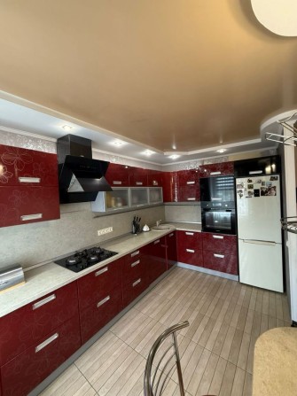 Продам 4 комнатную квартиру в центре - фото 1