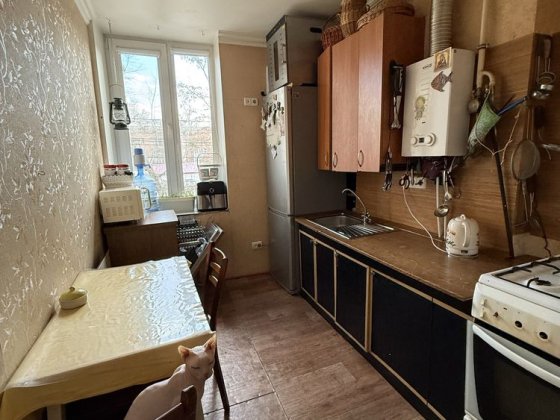 Продам 2 комнатную сталинку 2/5 Самар