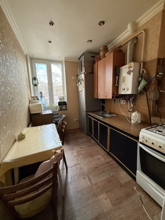 Продам 2 комнатную сталинку 2/5 - фото 1