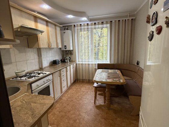 Продам  3 комнатную  квартиру в центре города. Самар