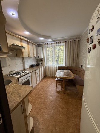 Продам  3 комнатную  квартиру в центре города. - фото 1