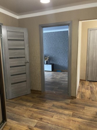 Продаётся трёхкомнатная квартира - фото 1