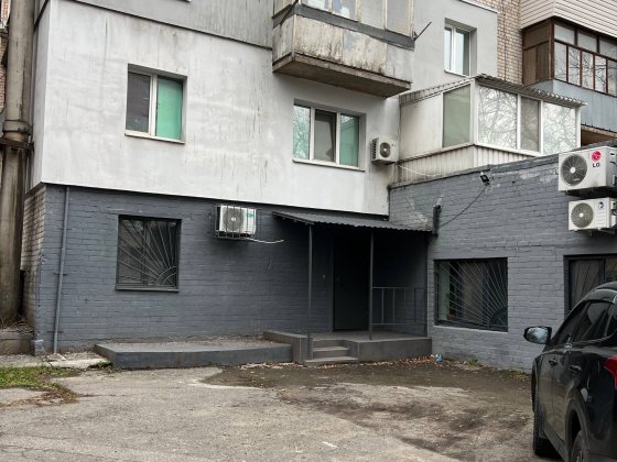 Оренда офісу з окремим входом 100 м² — готовий до роботи Локація: сучасний та зручний район біля ТР Дніпро