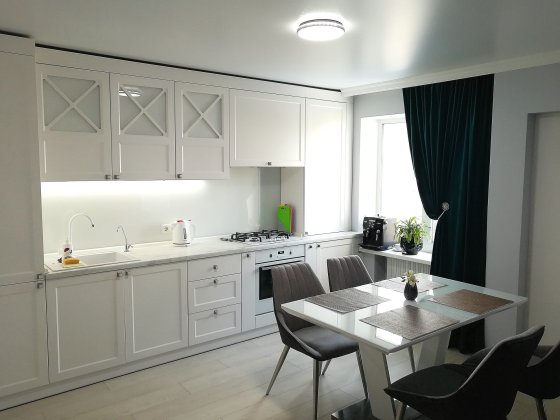 Квартира 4 кімнатна  в центрі, р-н "Сільпо" з меблями та технікою. Самар