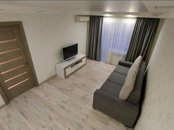 Продам двокімнатну квартиру з ремонтом та АО Самар