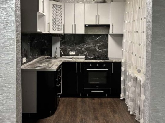 СРОЧНО! Трехкомнатная квартира- студия Самар