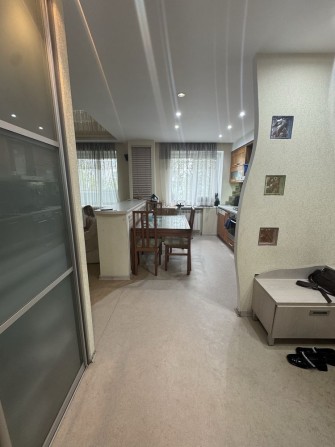 Продам 3х комнатную квартиру в центре - фото 1