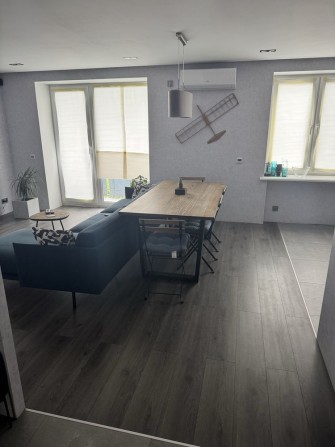 Продам трехкомнатную квартиру - фото 1